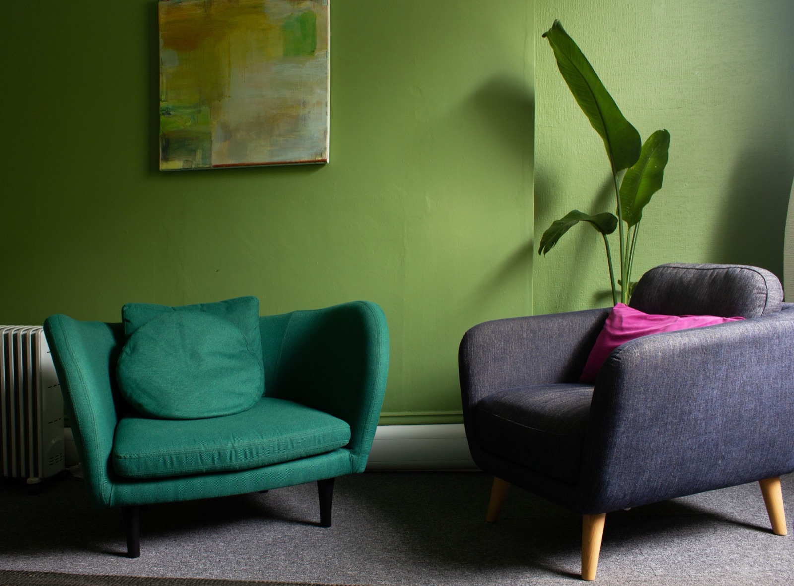 A New Road therapy room with green and blue armchairs